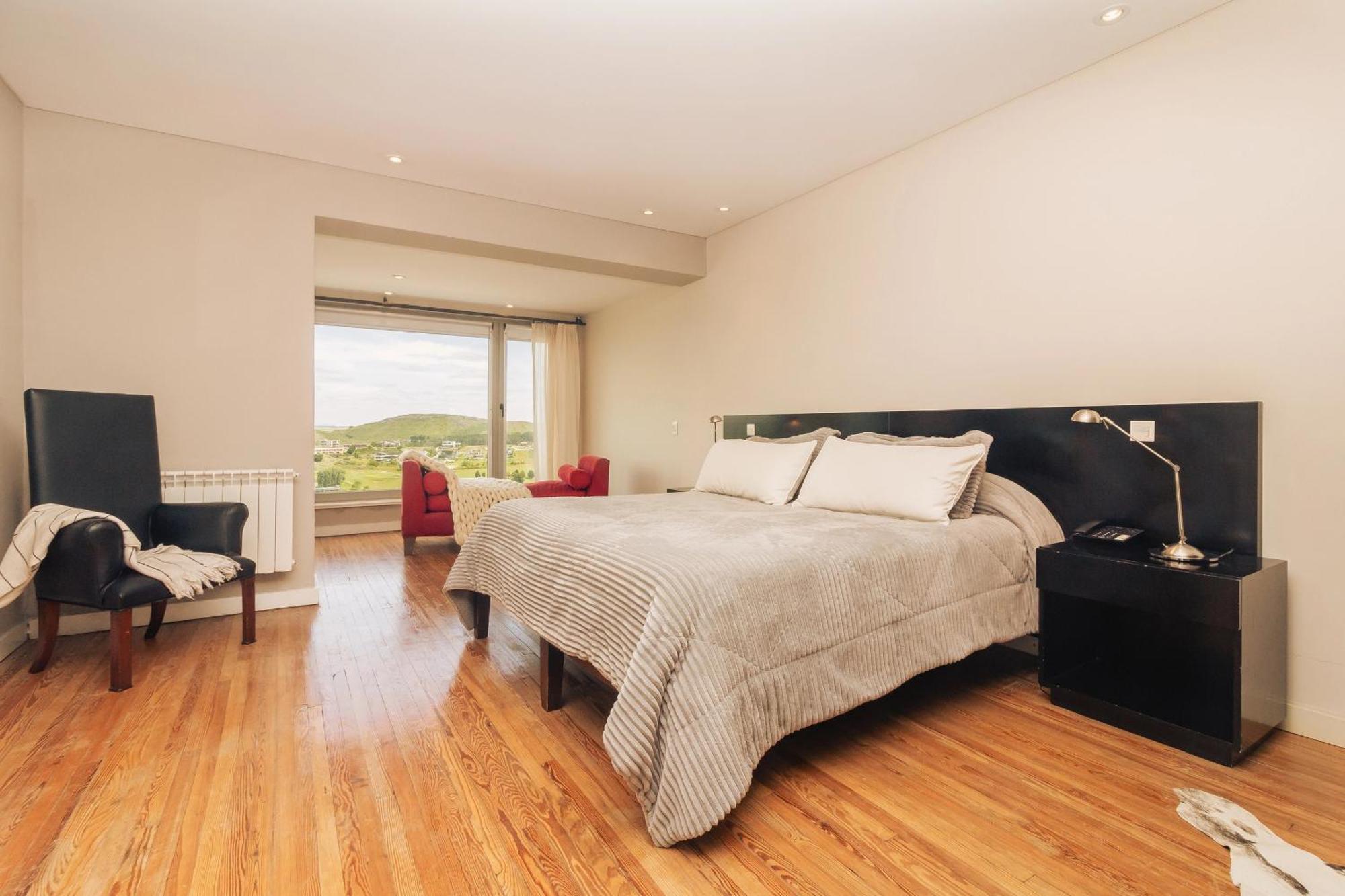 Deluxe Double Room,1515910714:JPEG